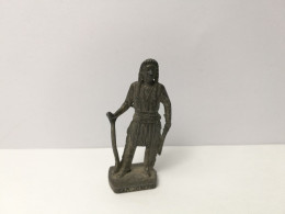 Kinder :  Berühmte Indianer-Häuptling 1979-85-93 - Cap Joseph - Eisen  - Made In Italy - 40 Mm - 8 - Figurines En Métal