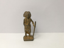 Kinder :  Berühmte Indianer-Häuptling 1979-85-93 - Sitting Bull - Messing  - Made In Italy - 40 Mm - 6 - Metal Figurines