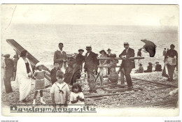 Delcampe - CPA - 76 - ETRETAT - Le Remonte Bateau - Enfants - Etretat