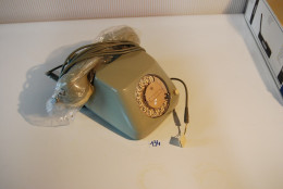 C132 Vintage Retro Phone De Couleur Beige- Administration - Telephony