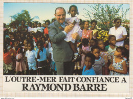 8AK1521 L'OUTRE MER FAIT CONFIANCE A RAYMOND BARRE 2 SCANS - Hommes Politiques & Militaires