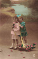 ENFANTS - Deux Enfants  Avec Des Fleurs - Oeuillets - Habits De Marins - Colorisé - Carte Postale Ancienne - Szenen & Landschaften