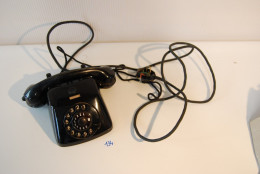C134 Ancien Télephone En Bakelite Noire - Cable En Tissu - 1959 - Telefontechnik
