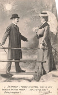 COUPLE - Le Premier Rompit Le Silence - Femme Avec Une Ombrelle - Passerelle - Carte Postale Ancienne - Couples
