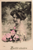 FANTAISIE - Femme - Amitié Sincère - Une Femme Portrait 3/4 - Avec Un Bouquet De Roses - Carte Postale Ancienne - Donne