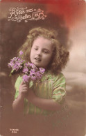 ENFANT - A Vous Mes Belles Fleurs - Une Fillette Avec Des Violettes - Colorisé - Carte Postale Ancienne - Sonstige & Ohne Zuordnung