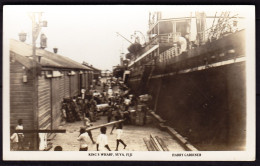 Um 1930 Ungelaufene Foto AK: King's Wharf (Hafenarbeiter) In SUVA, Fiji - Fidji