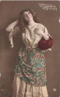 FANTAISIE - Femme - Belle Jeune Femme En Tenue De Paysanne - Tablier Et Baluchon Rouge - Mignon - Carte Postale Ancienne - Femmes