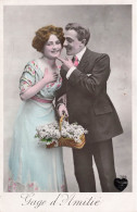 COUPLE - Gage D'Amitié - Homme Levant Le Menton De Sa Femme - Colorisé - Carte Postale Ancienne - Koppels