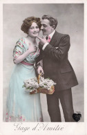 COUPLE - Gage D'Amitié - Homme Levant Le Menton De Sa Femme - Colorisé - Carte Postale Ancienne - Koppels