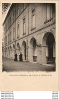 D47  AGEN  Ecole St Caprais  La Cour Et Le Cloître ( Traces De Mites à Gauche ) - Tournon D'Agenais