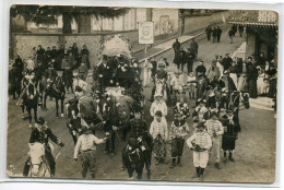 89 NEUVY SAUTOUR CARTE PHOTO Place Du Marché Jour De Fete Cavalcade  Défile écrite 1 Er Mars 1911      D07 2019  - Neuvy Sautour