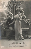 COUPLE - Douce Idylle - Vous Croire Est Mon Plus Grand Désir - Homme Assis Sur Un Banc - Carte Postale Ancienne - Paare