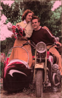 COUPLES - Couple Sur Une Motosacoche - Carte Postale Ancienne - Paare