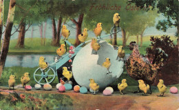 FÊTES ET VOEUX - Pâques - Des Poussins Sortant D'un œuf Avec Une Poule - Colorisé - Carte Postale Ancienne - Ostern