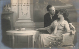 COUPLE - Un Couple En Pleine Discussion Dans Le Salon - Carte Postale Ancienne - Couples