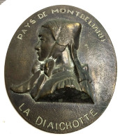 Profil Sur Plaque En Fonte A. FORT- Paysanne Du PAYS DE MONTBELIARD - LA DIAICHOTTE Costume Traditionne - Bronzen