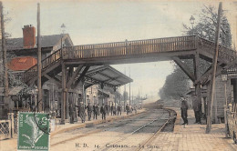 Colombes          92       La Gare Et La Passerelle   N° 14   (voir Scan) - Colombes