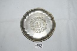 C192 Assiette En étain Travaillé Et Martellé - Tin