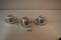 C141 3 Tasses Et Sous-tasses - Porcelaine D'Auteuil - PARIS - DESIGN - Autres & Non Classés