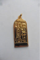 Neuf - Pendentif égyptien Plaqué Or Cartouche Hiéroglyphes Antiquité Egypte Du Musée Du Louvre - Colgantes