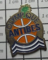 419 Pin's Pins / Beau Et Rare / SPORTS / BALLON ORANGE BASKET CLUB OLYMPIQUE ANTIBES - Basketbal