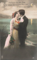 COUPLE - Idylle Au Clair De Lune - Un Couple S'embrassant - Colorisé - Carte Postale Ancienne - Couples