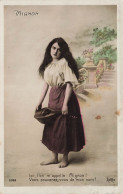 FANTAISIE - Femme - Ici On M'appelle Mignon ! - Aero - Femme Pieds Nus Avec Une Guitare - Carte Postale Ancienne - Women