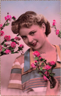 FANTAISIE - Femme - Femme Entourée De Roses - Chemise à Rayures - Carte Postale Ancienne - Other & Unclassified