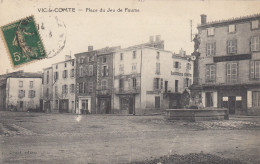 VIC-le-COMTE (Puy-de-Dôme): Place Du Jeu De Paume - Vic Le Comte