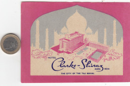 ETIQUETA - STICKER - LUGGAGE LABEL   HOTEL CLARKS - SHIRAZ - AGRA - INDIA - Etiquetas De Hotel