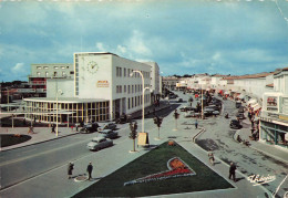 FRANCE - Royan - La Poste Et La Rue De La République - Carte Postale - Royan