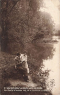 COUPLE - A L'aube De L'amour, On Pleure, On Rit Ensemble - Couple Au Bord D'un Lac - A NOYER - Carte Postale Ancienne - Paare