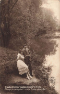 COUPLE - A L'aube De L'amour, Soudain Le Coeur S'éveille - Couple Au Bord D'un Lac - A NOYER - Carte Postale Ancienne - Paare