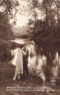 COUPLE - Auprès Du Vieil étang, Temoin De Nos Promesses - Couple Au Bord D'un Lac - A NOYER - Carte Postale Ancienne - Couples