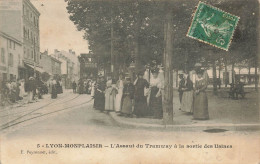 69 - RHÔNE - LYON-MONPLAISIR - L'assaut Du Tramway à La Sortie Des Usines - Animation - 10873 - Lyon 8