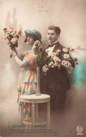 COUPLE - Serment D'Amour - Un Couple Faisant Un Arrangement Floral - Colorisé - Carte Postale Ancienne - Couples