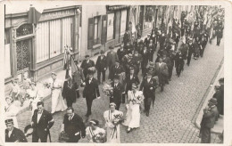 EVENEMENTS - Un Défilé Comprenant Des Hommes Et Des Femmes élégants - Animé - Carte Postale Ancienne - Autres & Non Classés