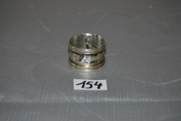 C154 Ancien Bague En Métal - Métal Décoré - Ringe