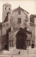 Arles * Carte Photo * La Place De L'église St Trophime * Photo VIGNAL - Arles