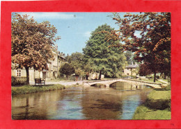 BOURTON ON THE WATER Un Bourg  Paroisse Civile Anglaise Située Dans Le District De Cotswold  Comté Du Gloucestershire - Gloucester