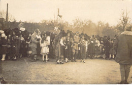 Carte Photo à Identifier - Folklore - Gendarme - Militaire - Carte Postale Ancienne - Photographs