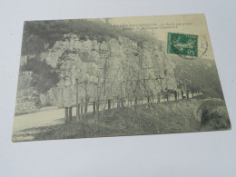 DEP 21 COTE D'OR CARTE ANCIENNE EN NOIR ET BLANC  DE 1910 GEVREY CHAMBERTIN  LA ROCHE QUI PLEURE  EDIT P A - Gevrey Chambertin