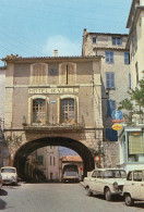 CPM - K - VAR - FAYENCE - PLACE DE LA MAIRIE - Fayence