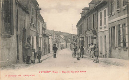 Attichy * Rue De Vic Sur Aisne * Facteur ? Villageois Enfants - Attichy
