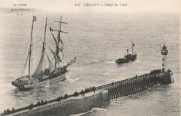 FRANCE - Fécamp - Vue Sur La Sortie Du Port - Carte Postale Ancienne - Fécamp