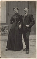 COUPLES - Couple Se Tenant La Main - Carte Postale Ancienne - Couples