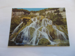 LA CASCADE DES TUFS FRANCHE COMTE DANS LE CIRQUE DE BAUME LES MESSIEURS CACHET AU DOS - Franche-Comté