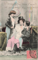 COUPLE - Un Homme Avec Ses Deux Concubines - Colorisé  - Carte Postale Ancienne - Coppie