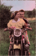 COUPLE - Couple Sur Une Moto - Balade à Moto - LC Paris - Editions Superluxe  -Carte Postale - Zeitgenössisch (ab 1950)